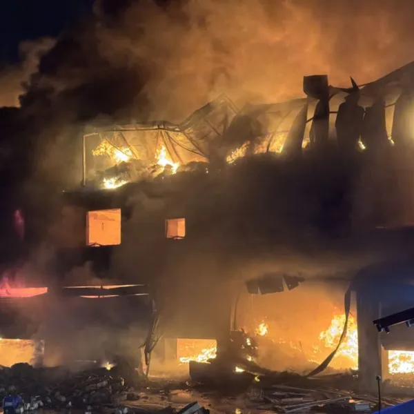 Adana'da Hırdavatçı Alevlere Teslim! Yangının Nedeni Şok Etti!