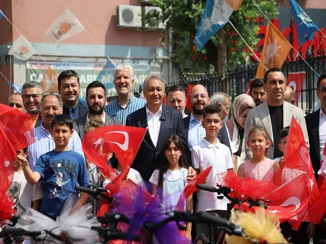 Esenyurt'tan Öğrencilere Karne Sürprizi! Bisikletler Havada Uçuştu