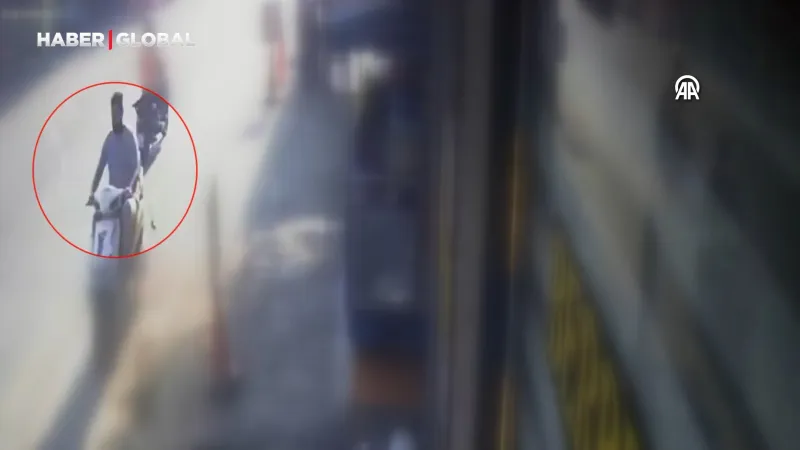 Kan Donduran Anlar! Annesini Öldüren Zanlının Gelişi Kamerada