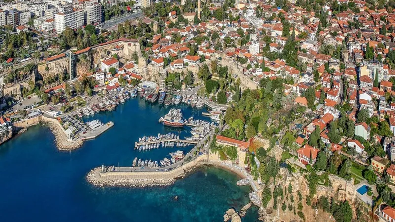Antalya'da plaj girişinde 'fahiş ücret' tartışması! Valilikten açıklama geldi