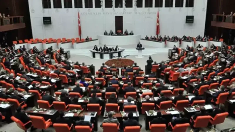 CHP'li vekiller Genel Kurulu terk etti