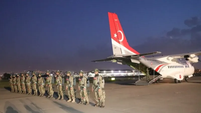 Erciyes 2025 Tatbikatı'nda paraşütçü komandolar C-130'dan atladı