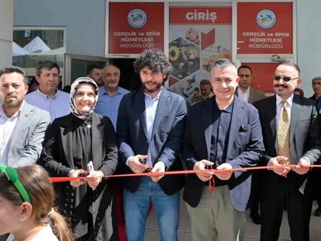 Esenyurt Merkez Kapalı Yüzme Havuzu Hizmete Açıldı!
