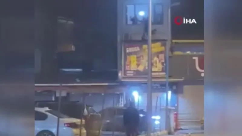 Fatih'te dehşet anları! Darbettiği komşusunu pencereden attı