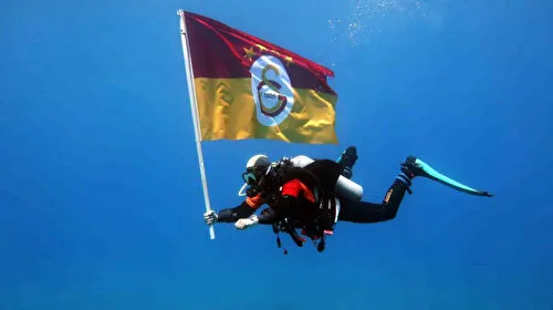 Galatasaray'ın şampiyonluğu deniz dibinde kutladılar