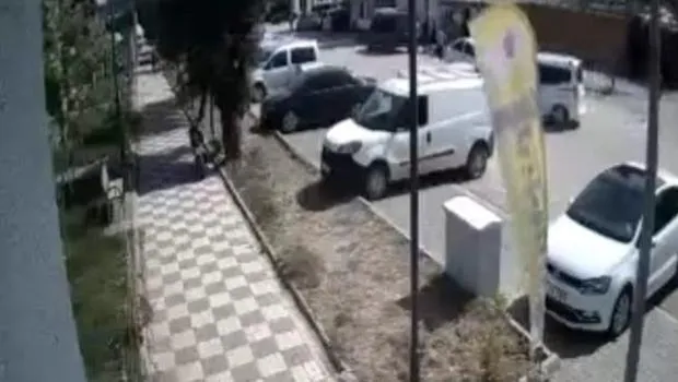 Gaziantep'te sokak köpeklerinin çocuklara saldırdığı anlar kamerada