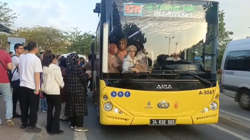 İstanbul'da halk otobüsleri kontak kapattı; duraklarda yoğunluk oluştu