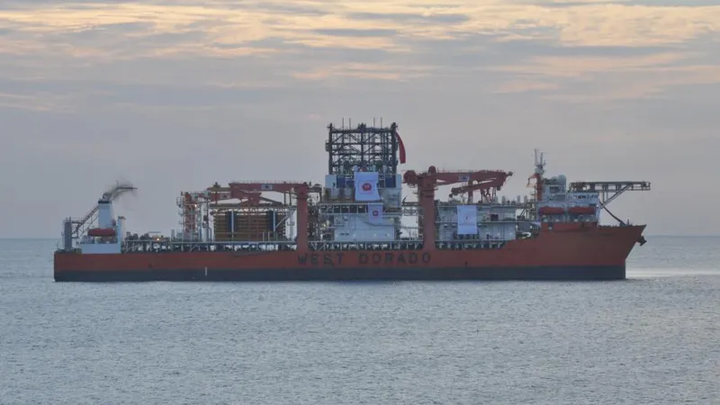 Karadeniz'de görev yapacak; Türkiye'nin 6'ncı sondaj gemisi Mersin'e ulaştı