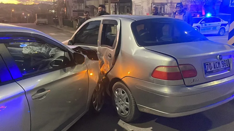 Karaman'da iki otomobil çarpıştı! Çok sayıda yaralı var