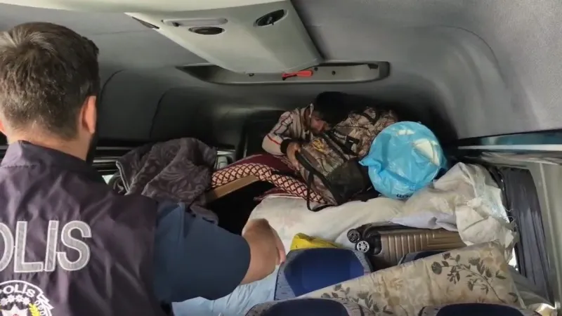 Kastamonu'da 8 düzensiz göçmen bakın nasıl yakalandı