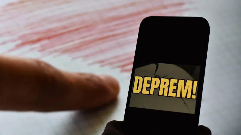 Muğla açıklarında 5.8 büyüklüğünde deprem! İzmir ve Antalya'da da hissedildi 