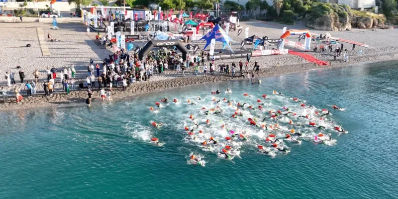 Akdeniz'de Rekor! 30 Ülkeden Yüzücüler Antalya'yı Salladı!