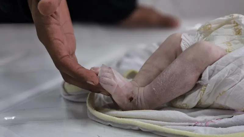 Gazze'de 35 günlük bebek soğuktan hayatını kaybetti