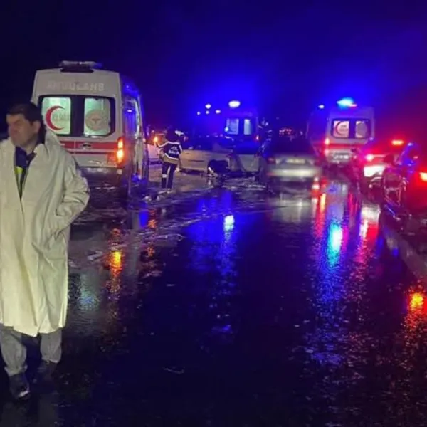Aksaray'da Zincirleme Kaza! 12 Araç Birbirine Girdi: İşte Yaralılar