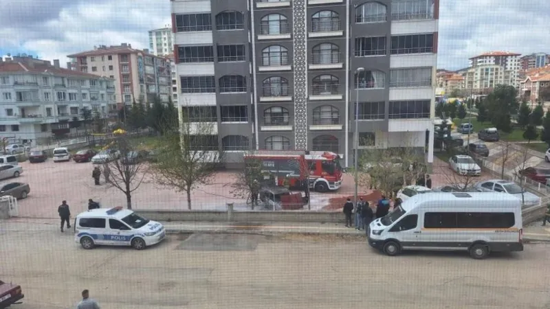 Ankara'da Korku Dolu Anlar: Alev Alev Yanan Araca Anında Müdahale!