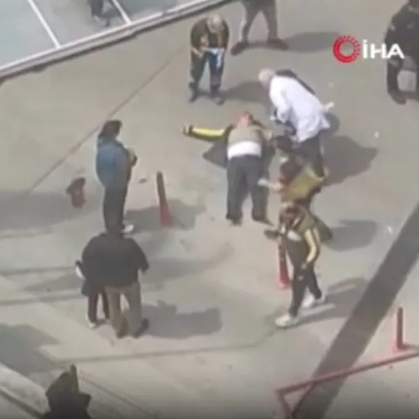 Ataşehir'de Korkunç Kaza! Panolar Adamın Üzerine Devrildi!
