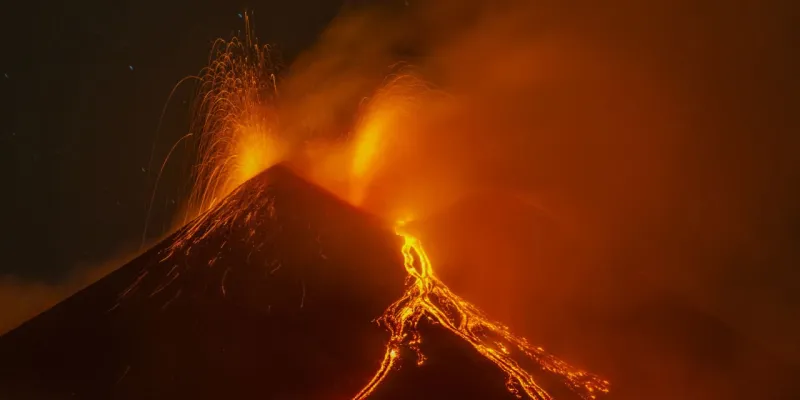 Etna Yanardağı Uyandı! Lavlar Püskürüyor, Köylerde Panik!