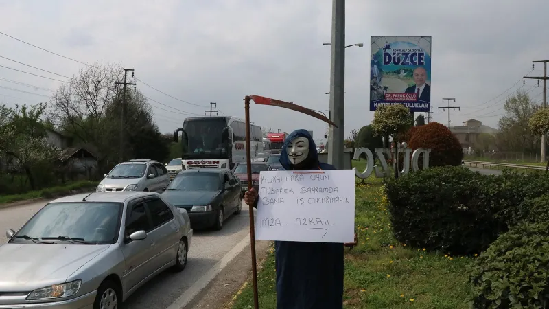 Azrail'den Bayram Uyarısı: D-100'de Tırpanlı İlginç Protesto!