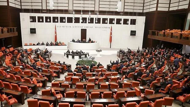 Bayram Oturumunda Sert Atışma! Özel'den Kurtulmuş'a Şok Sözler
