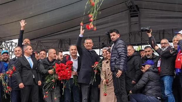 Özgür Özel'den 1 Mayıs Sürprizi! Kutlamalara Damga Vurdu