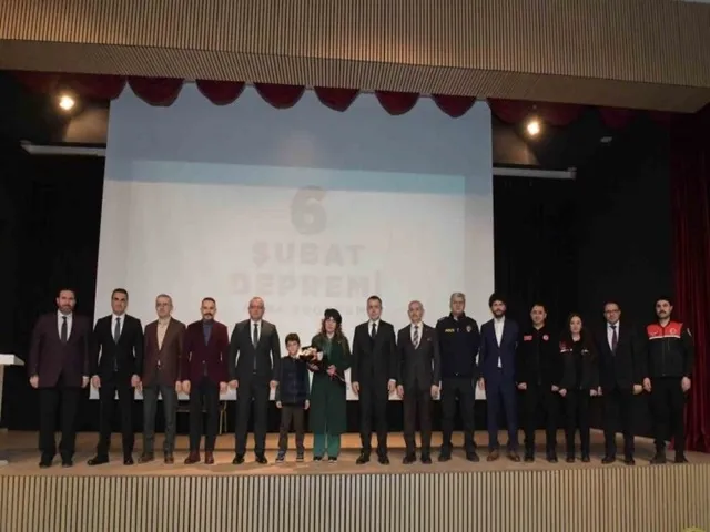 Esenyurt'ta Deprem Şehitleri Anıldı: O Anlar Duygulandırdı!