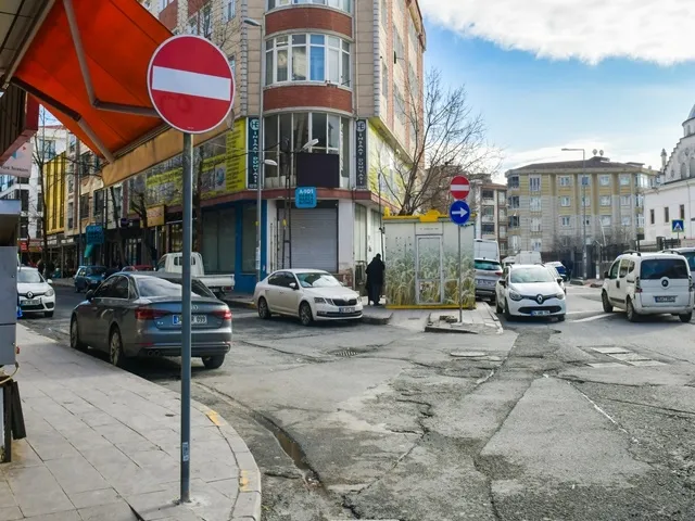 Esenyurt'ta Trafik Rahatlıyor! 5 Caddede Tek Yön Dönemi Başladı!