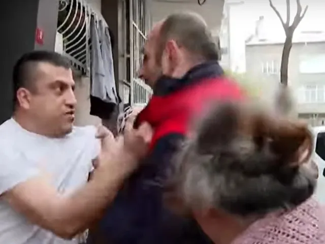 Esenyurt'ta Ev Kavgası! Ev Sahibi ve Kiracı Sokakta Kapıştı!