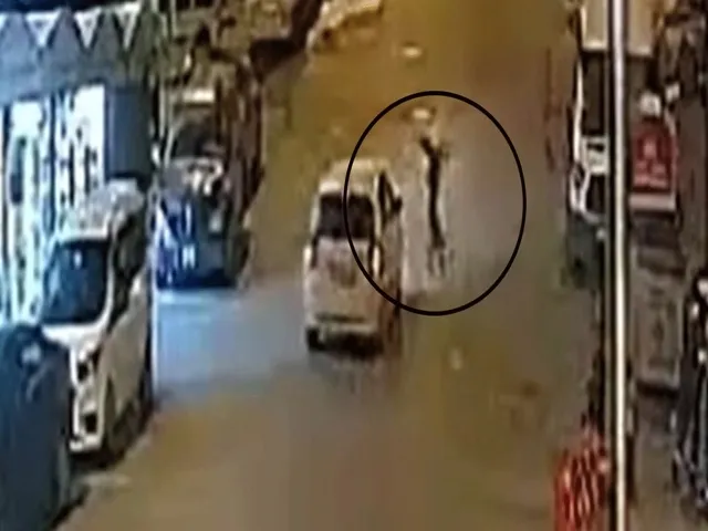 Esenyurt'ta Korkunç Kaza! Pamuk Şekeri Alan Çocuğa Araba Çarptı!