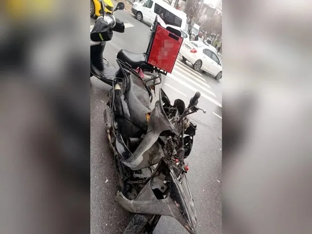 Esenyurt'ta Şok Kaza! Motosikletlere Çarptı, Kaçtı!