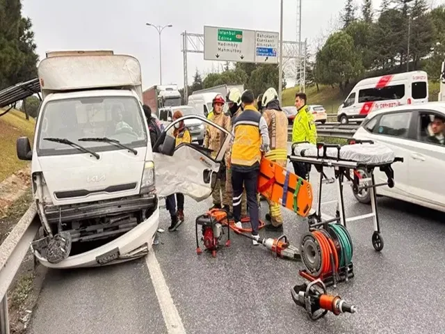 Esenyurt'ta Zincirleme Kaza: 3 Yaralı! İşte Olay Yerinden İlk Görüntüler