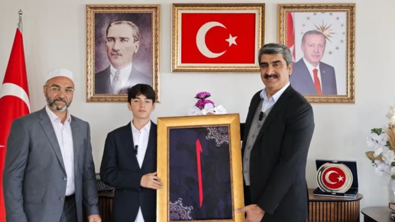 Ezan Birincisi Öğrenciden Duygulandıran Filistin Bağışı!