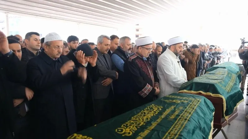 Fransa'daki Yangın Faciası: 3 Kardeş Rize'de Toprağa Verildi!