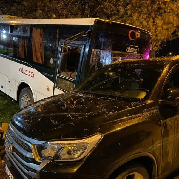 Freni Boşalan Otobüs Parka Daldı! Ankara'da Şoke Eden Anlar!