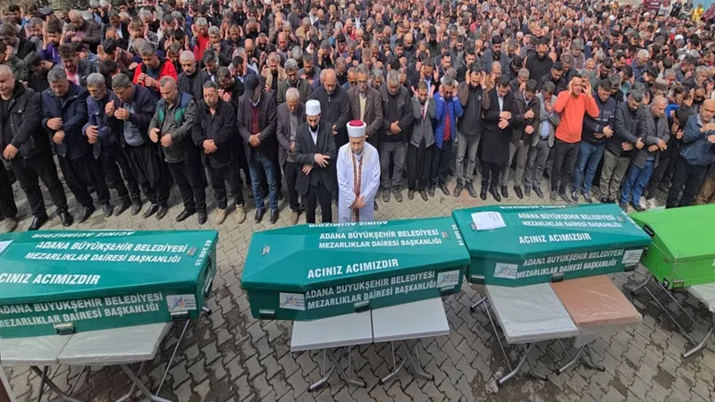 Adana'da Bayram Acısı! Aynı Aileden 4 Kişi Toprağa Verildi