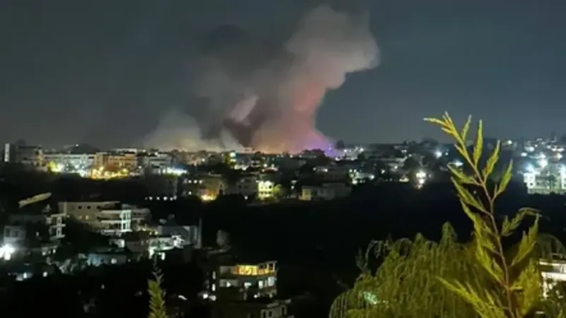 İsrail Suriye'yi Vurdu! Şam ve Hama'da Alarm Zilleri Çalıyor!