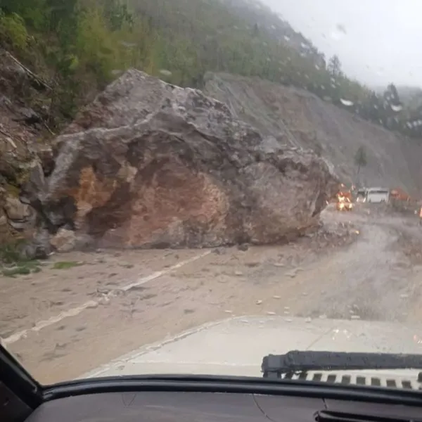 Kastamonu Cide Yolunda Korkutan Heyelan! Yol Kapandı mı?
