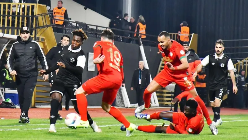 Manisa FK Son Dakika Golüyle Berabere! Düşmekten Kurtuldu Mu?