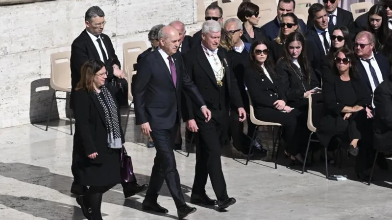 Kurtulmuş Vatikan'da! Papa'nın Cenazesinde Türkiye'yi Temsil Etti!