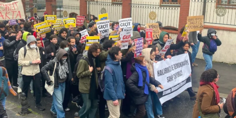 Üniversitelere Şok Giriş Yasağı! Öğrenciler Neden Ayakta?