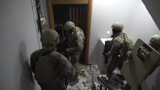 Van'da Şok Baskın! Ev ve İş Yerinden Cephanelik Çıktı!