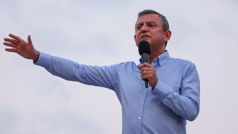 Özgür Özel Antalya’da konuştu: Seni indireceğiz, Ekrem Başkanı o makama mutlaka getireceğiz