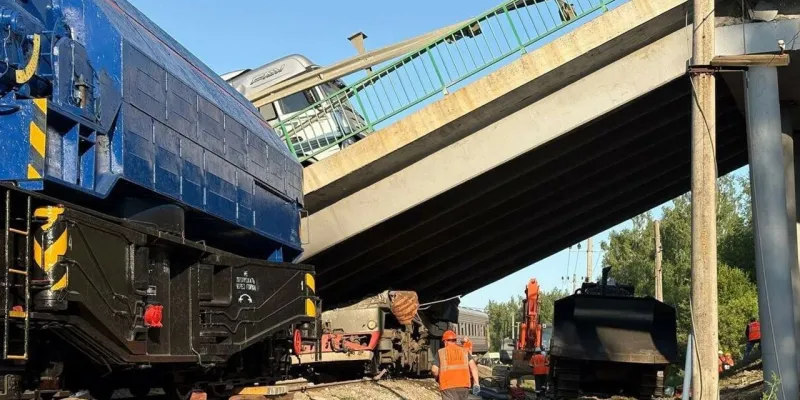 Rusya'da tren kazası! İki köprü çöktü: 7 ölü