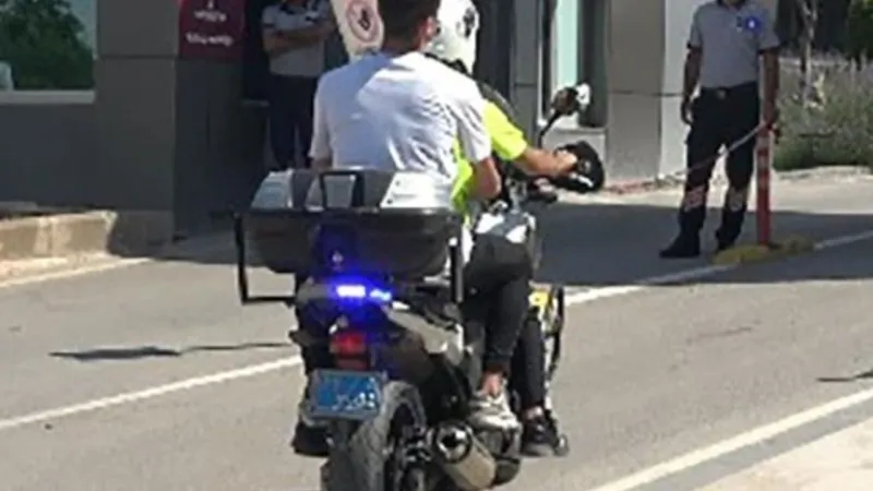Sınava geç kalan öğrencinin imdadına polis yetişti