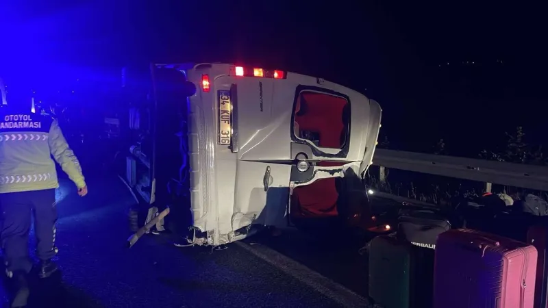 Soma’da Servis Minibüsü Devrildi