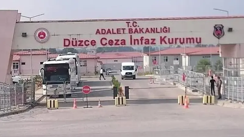 ‘Süreç nedeniyle tahliyeler oluyor’ haberlerinden sonra Düzce’de 2 tutuklunun infazı yakıldı