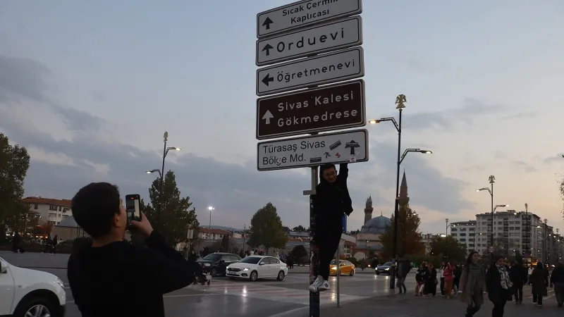 Tabela çılgınlığı akımı Ankara'dan Sivas'a sıçradı: "Güzel Sivas'ımızı böyle temsil ediyoruz"