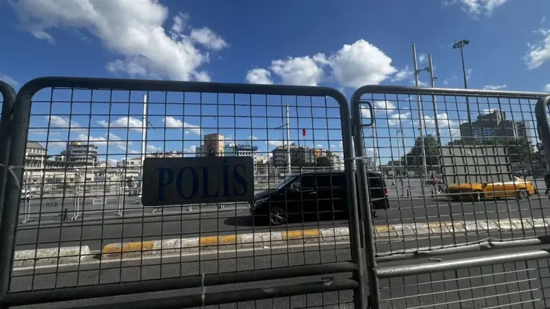 Taksim'e 'Onur Yürüyüşü' engeli! Metro ve füniküler kapatıldı