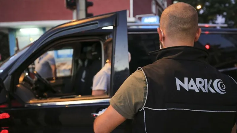 Tarihi uyuşturucu operasyonu: Kömüre emdirilmiş 1,8 ton uyuşturucu yakalandı