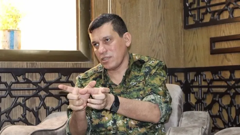YPG'den Deyrizor ve Rakka pazarlığı! Entegrasyon sürecine "öz yönetim" takozu... Şam "katılım" diyor Abdi "ortaklık" istiyor